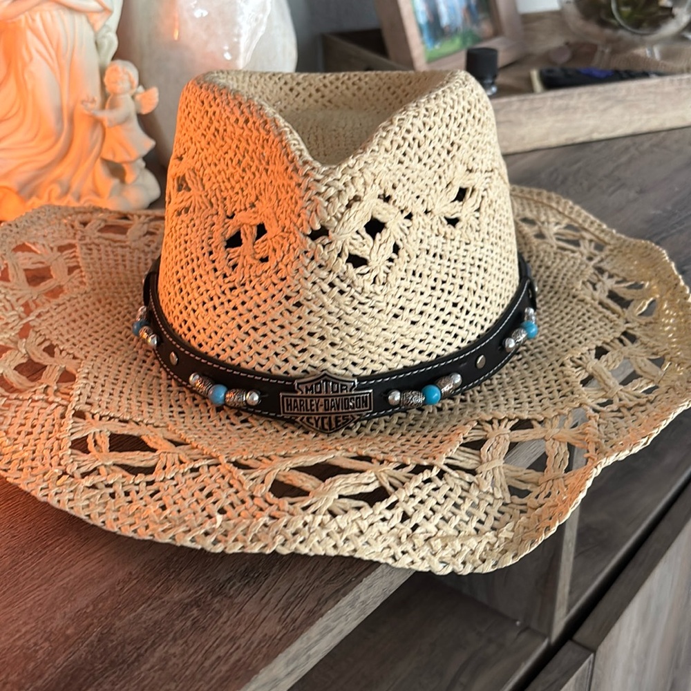 Women’s straw Harley Davidson hat never worn brand new